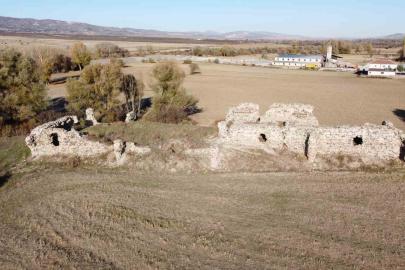 Asırlara meydan okuyan han, restore edilmeyi bekliyor