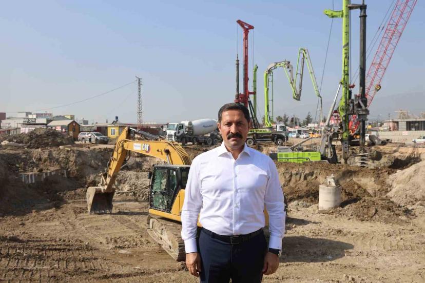 Asrın felaketi sonrası ulaşım ağının güçlendirildiği Hatay’da kilit kavşağın 2026 yılı Ocak ayında hizmete açılması planlanıyor