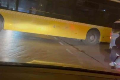 Ataşehir’de dönüş yapmak isteyen otobüs yolda sıkıştı