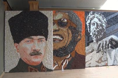 Atıkları sanat eserine dönüştürdü, tabloları tüm dünyada yer buldu