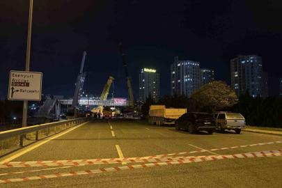 Avcılar’da tırın çarptığı üst geçit kapatıldı, geçit kaldırma çalışmaları çileye dönüştü