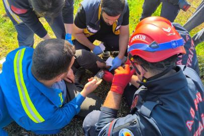 Ayağı motorlu testereye sıkışan şahsı itfaiye ekipleri kurtardı