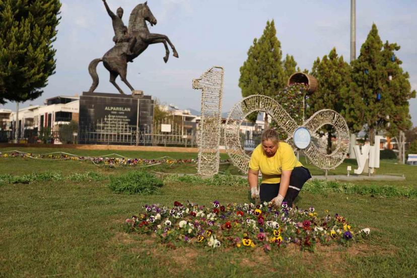 Aydın rengarenk çiçeklerle bezeniyor