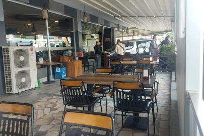 Aydın’da 15 yaşındaki sürücü iş yerine daldı: 1 yaralı