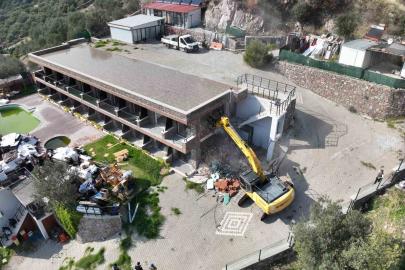 Ayvacık’ta 1 ayda 121 kaçak yapı yıkıldı