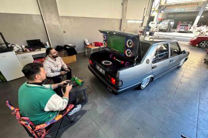 Bagajında televizyon ve oyun konsolu var