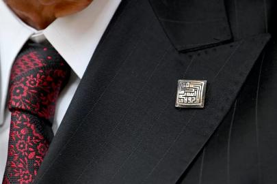 Bahçeli’nin rozeti ve yüzüğü gündem oldu, motifler Sivas’ı akıllara getirdi