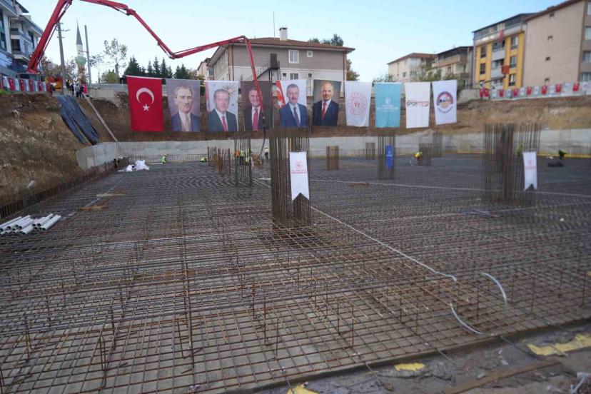 Bakan Bak: "Türkiye şu anda spor tesisi devrimi yaşıyor"