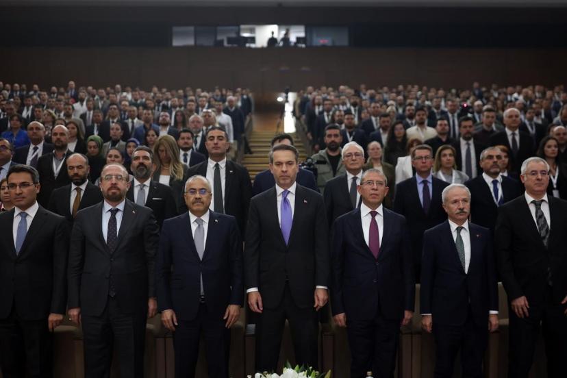 Bakan Bayraktar: "Enerjide bağımsız bir Türkiye hedefinde en önemli görev enerji uzmanlarına düşüyor"