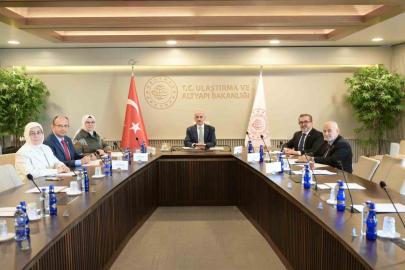 Bakan Uraloğlu: "Sosyal medyada gençlerimizin dijital dünyada daha güvenli yer alabilmelerini sağlamak için yapılabilecekleri ele aldık"