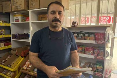 Bakkalın veresiye defterini satın alan gizemli hayırsever, borçları ödeyip defteri yaktı