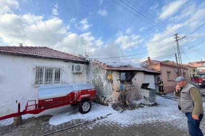 Balıkesir’de depoda yangın