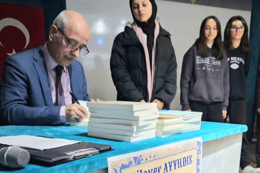 Balıkesirli öğretmen yazar Dilaver Ayyıldız’dan çocuklara şiir kitabı