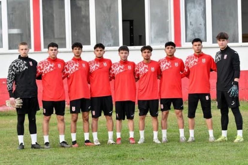 Balıkesirspor’da alt yaş kategorilerinden 9 futbolcu A takıma alındı