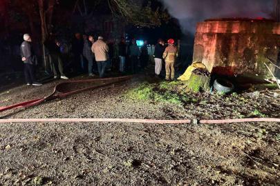 Bartın’da yıldırım düştü: 2 araç yandı