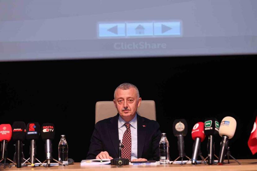 Başkan Büyükakın’dan zor soru: "Küçücük kaymayı bile tespit edemeyen İzmit Belediyesi, metroyu nasıl tespit etti?"