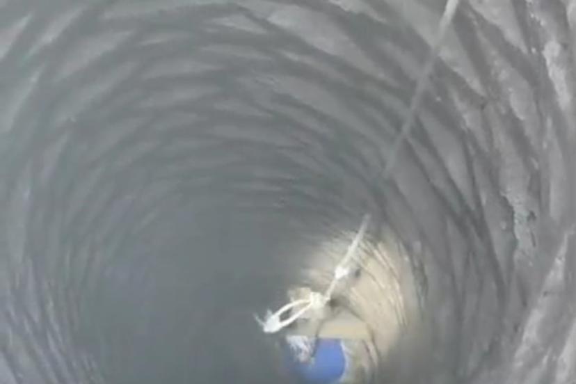 Batman itfaiyesi 20 metrelik kuyuya düşen horozu kurtardı