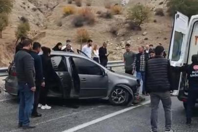 Batman’da trafik kazası: Sürücü bariyerlere çarpan araçta sıkıştı