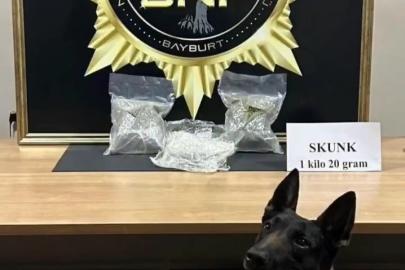 Bayburt’ta bavula yerleştirilmiş 1 kilo 20 gram skunk ele geçirildi
