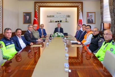 Bayburt’ta trafik düzeni ve levha sadeleştirme çalışmaları görüşüldü