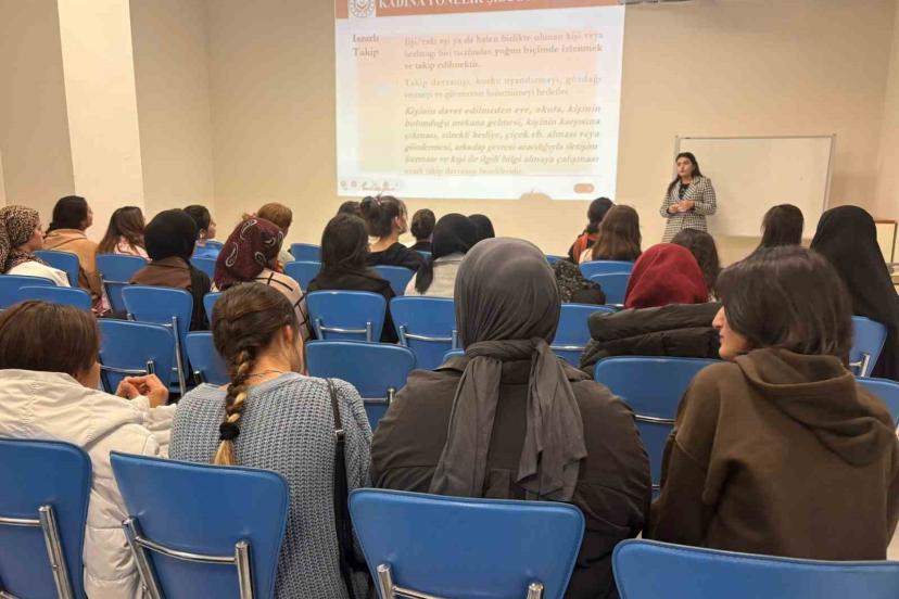 Bayburt’ta üniversite öğrencilerine kadına yönelik şiddetle mücadele semineri verildi