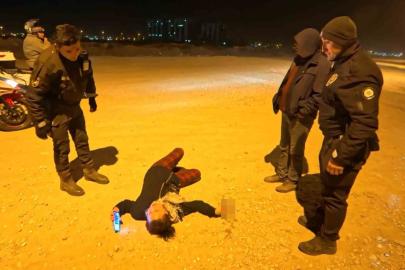 Bekçiler, "Eve bırakalım" dedi, alkollü kadın "Ölümü bulursunuz" cevabını verdi