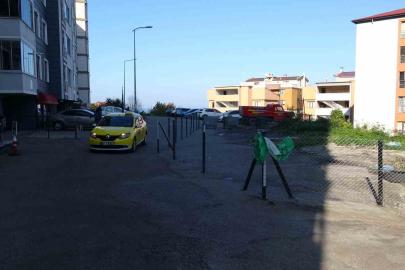 Belediye kamulaştırma bedelini ödemeyince, sahipleri yolu çit çekip kapattı