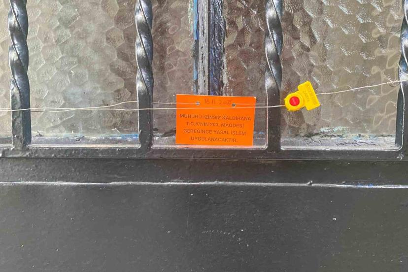 Beykoz’da duvarları ve zemini çatlayan 2 bina mühürlenerek tahliye edildi