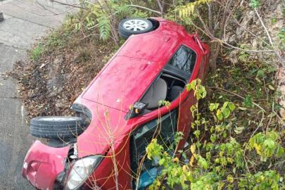 Bilecik’te takla atan otomobil yan yattı: 3 yaralı