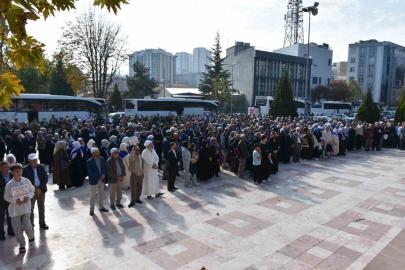 Bilecik’ten 305 umreci dualarla kutsal topraklara uğurlandı