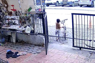 Bisikletini çalan çocuklara üzülen adam "İsteselerdi verirdim, böyle yapmalarına üzüldüm" dedi