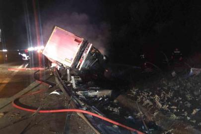 Bolu’da kaza yapan tır alev alev yandı