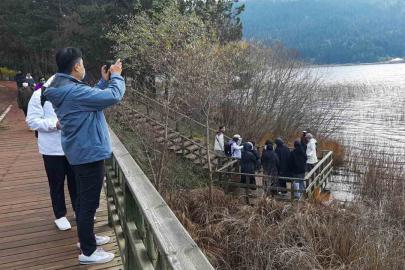 Bolu’nun doğa harikası Abant Gölü’ne ziyaretçi akını