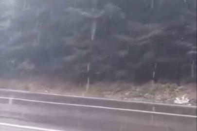 Bolu’nun yükseklerinde kar yağışı