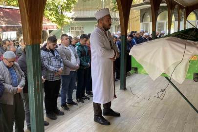 Boynu kesilen anne toprağa verildi, engelli oğlu adliyeye sevk edildi