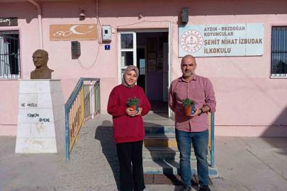 Bozdoğan Belediyesi’nden öğretmenlere karanfil çiçeği