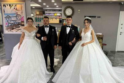 Bu düğünde her şey ’aynı’: Aynı yaştaki kardeşler, aynı yaştaki gelinlerle, aynı anda dünya evine girdi