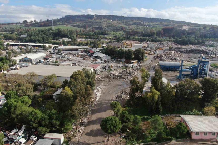 Buca Belediyesi’ne karşı çöp eylemi sürüyor