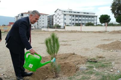 Buharkent’te ’Geleceğe Nefes Olacak’ fidanlar toprakla buluştu