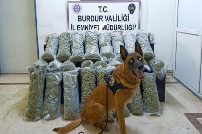 Burdur’da 36 kilo skunk maddesi ele geçirildi, operasyon görüntülüleri film sahnelerini aratmadı