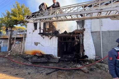 Burdur’da çıkan yangında yaşlı çift hayatını kaybetti