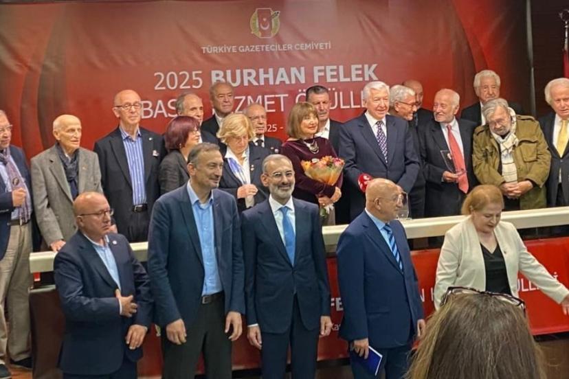 Burhan Felek basın hizmet ödülleri verildi