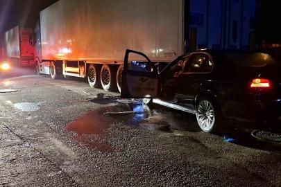 Bursa’da otomobil park halindeki tıra arkadan çarptı: 1 ağır yaralı