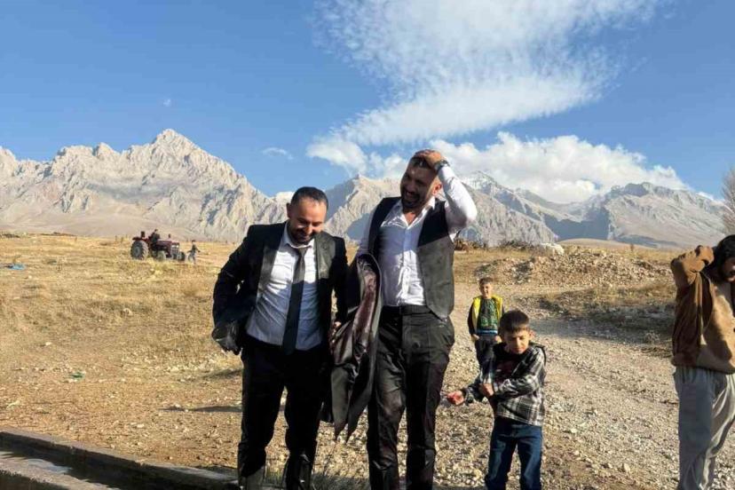 Çamardı’da ’damat serinletme’ geleneği renkli görüntülere sahne oldu