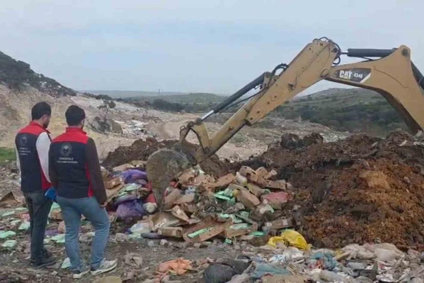 Çanakkale’de hijyenik olmayan şarküteri işletmesinde el konulan ürünler imha edildi