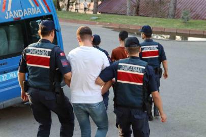 Çeşitli suçlardan aranan 3 şahsı jandarma yakaladı