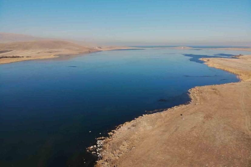 Çıldır Gölü kısmen dondu: Atlı kızaklar için geri sayım başladı