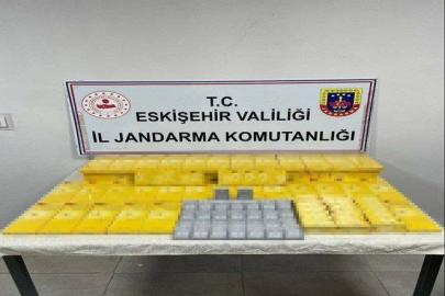 Cinsel ürünler, sigara ve tabancaları kaçak olarak satmayı planlayan şahısları jandarma yakaladı