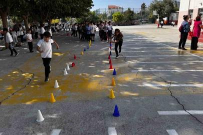 Çocuklar hem eğleniyor, hem sporu seviyor
