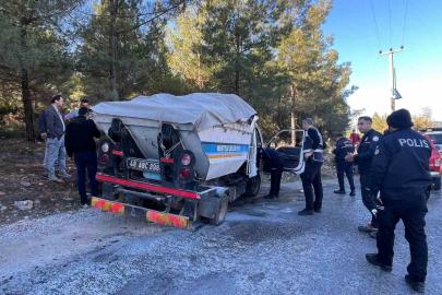 Çöp kamyoneti seyir halinde alev aldı